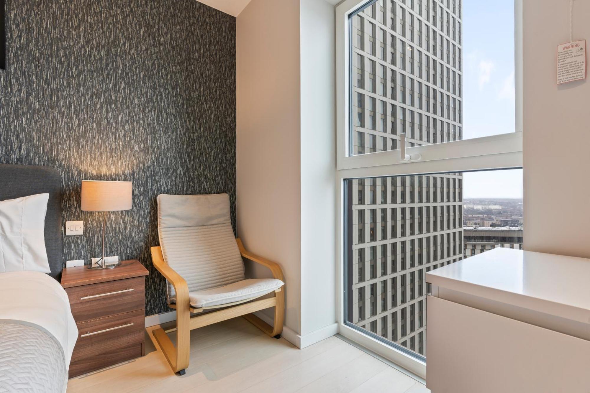 Elegant 2br Flat On 20th Floor Near Many Attractions Londra